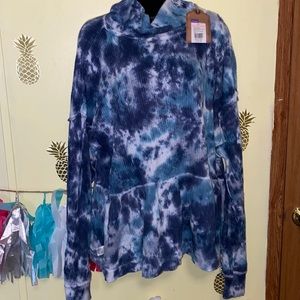 Blue tie dye long sleeve shirt